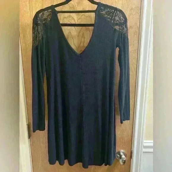 American Eagle Black Lace Shoulder Dress with Open Back with Strap Size 2 Ribbed - Picture 3 of 6